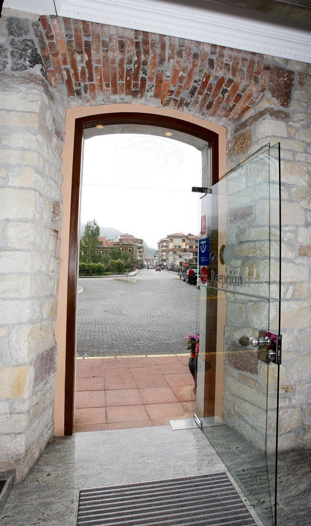 Imperion Hotel Cangas de Onis Exterior photo